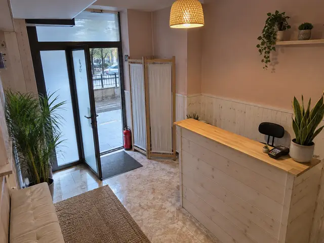 Aydınlık giriş ve karşılama bankosu — Akaretler, Masaj Salonun